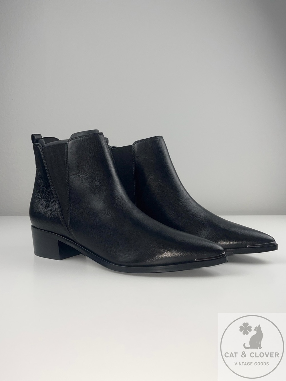 Marc Fisher Yale Black Leather Pointed Toe Ankle Chelsea Boots Size 8 EUC